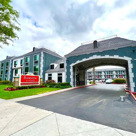 Отель Ramada By Wyndham Anaheim Convention Center Экстерьер фото