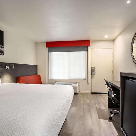 Отель Ramada By Wyndham Anaheim Convention Center Экстерьер фото
