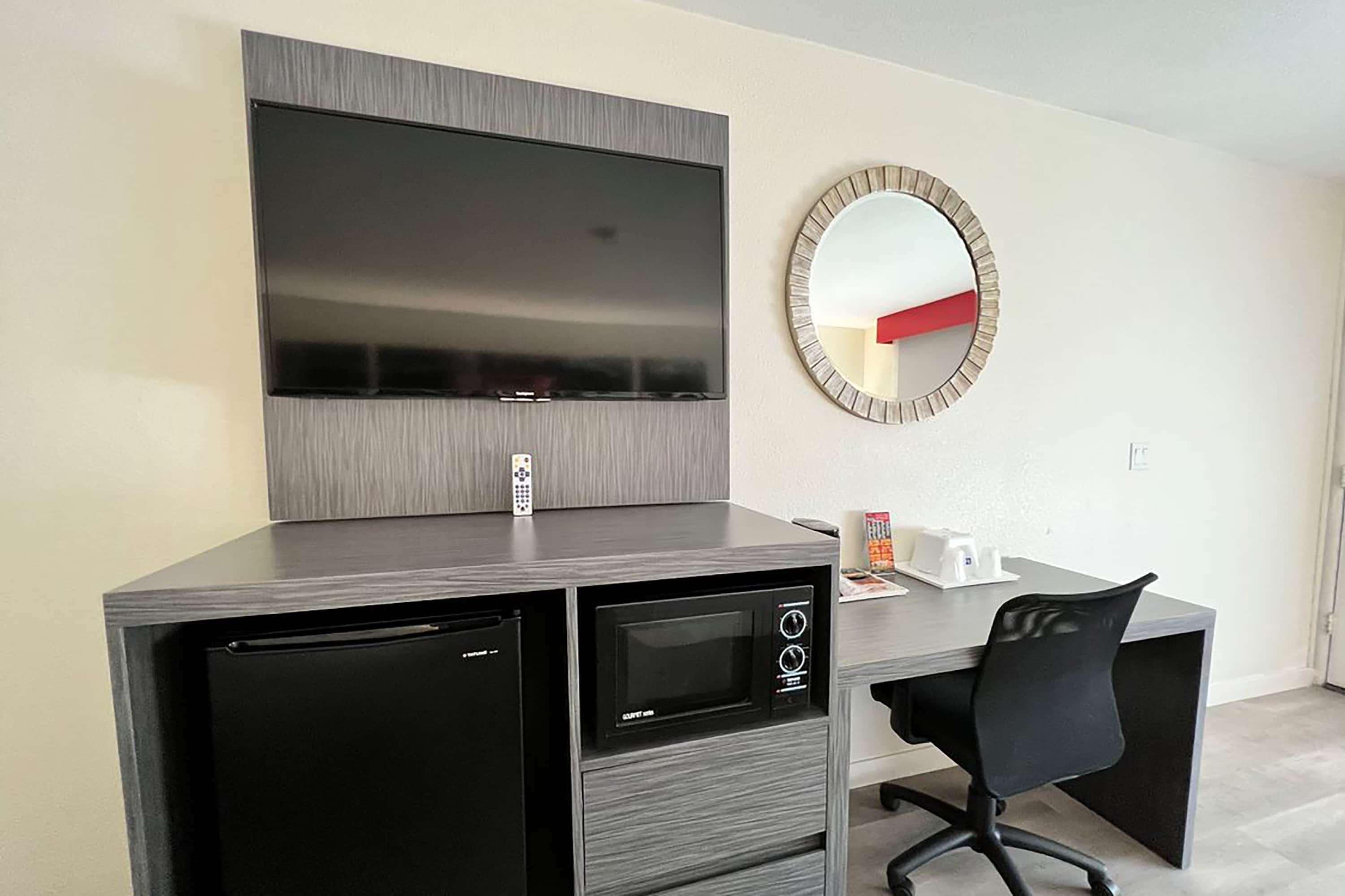 Отель Ramada By Wyndham Anaheim Convention Center Экстерьер фото