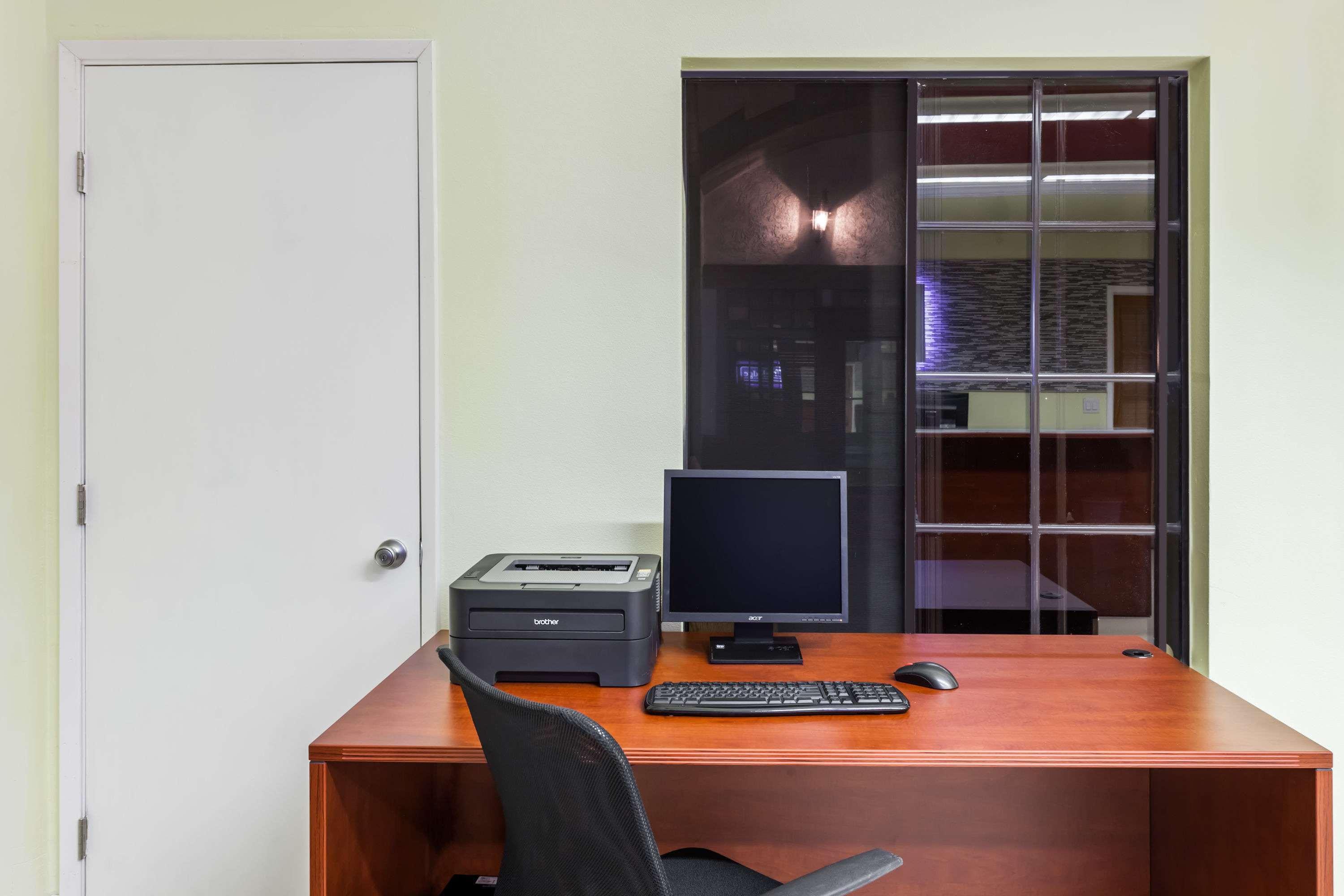Отель Ramada By Wyndham Anaheim Convention Center Экстерьер фото