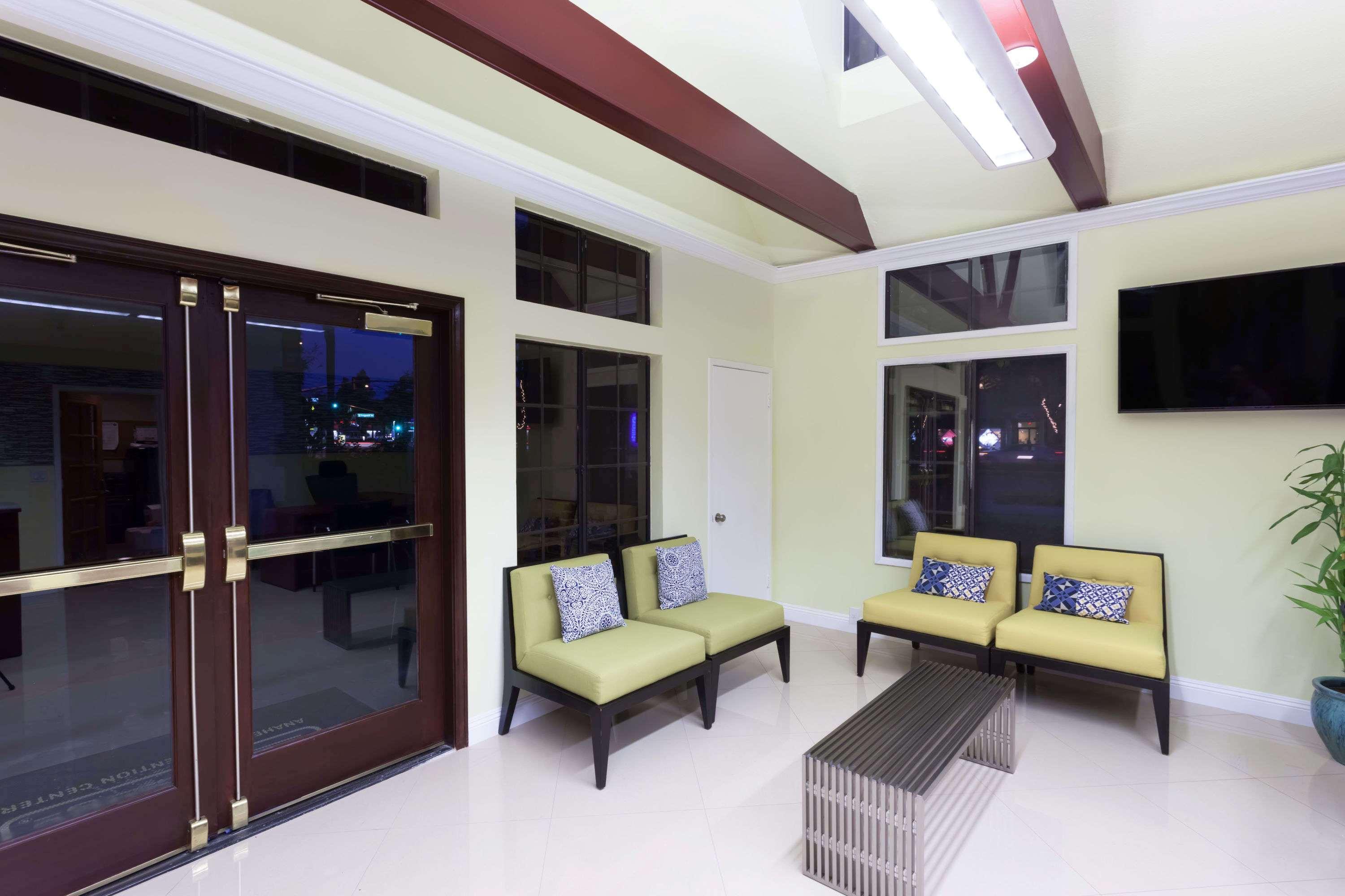 Отель Ramada By Wyndham Anaheim Convention Center Экстерьер фото