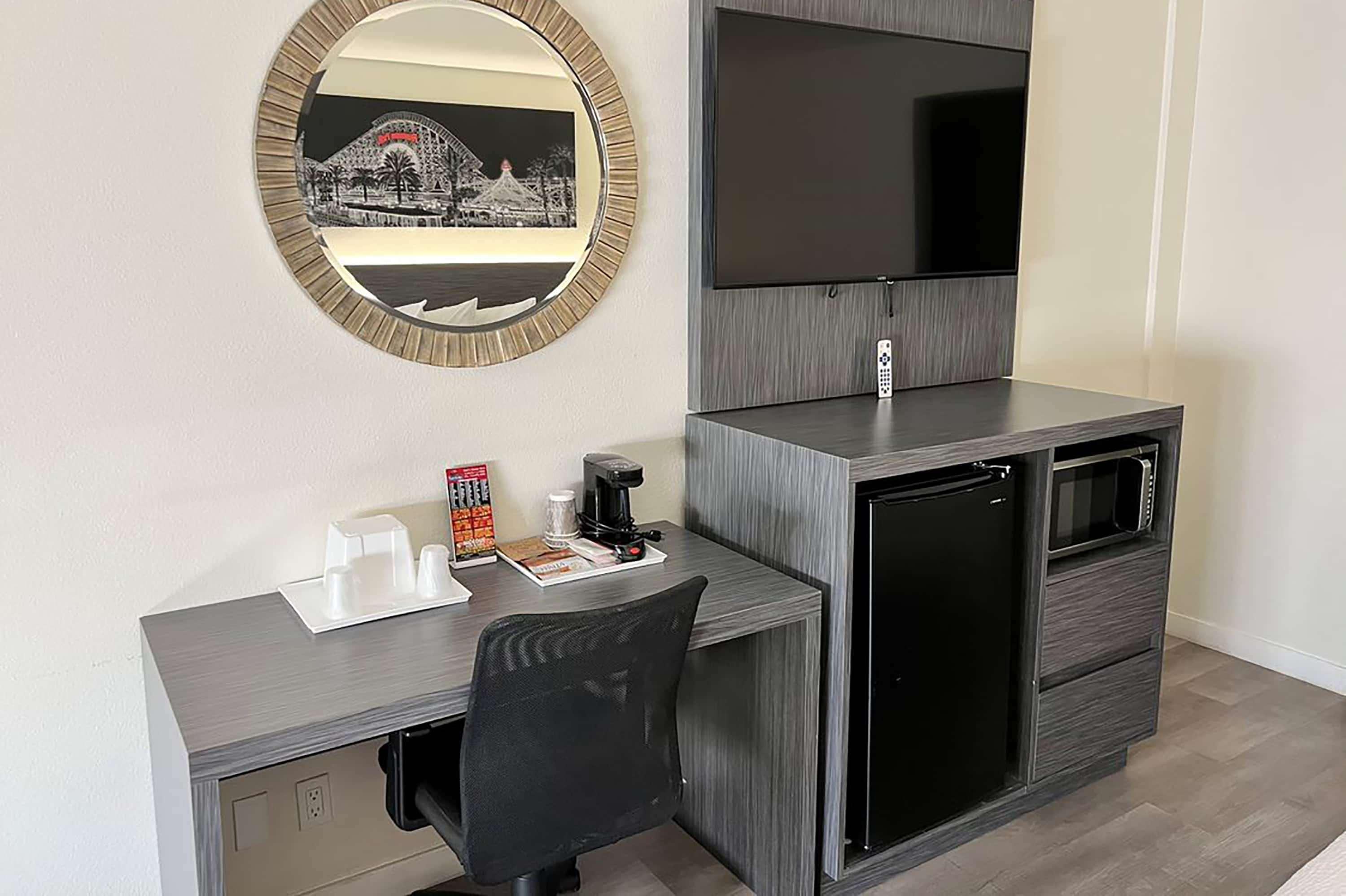 Отель Ramada By Wyndham Anaheim Convention Center Экстерьер фото