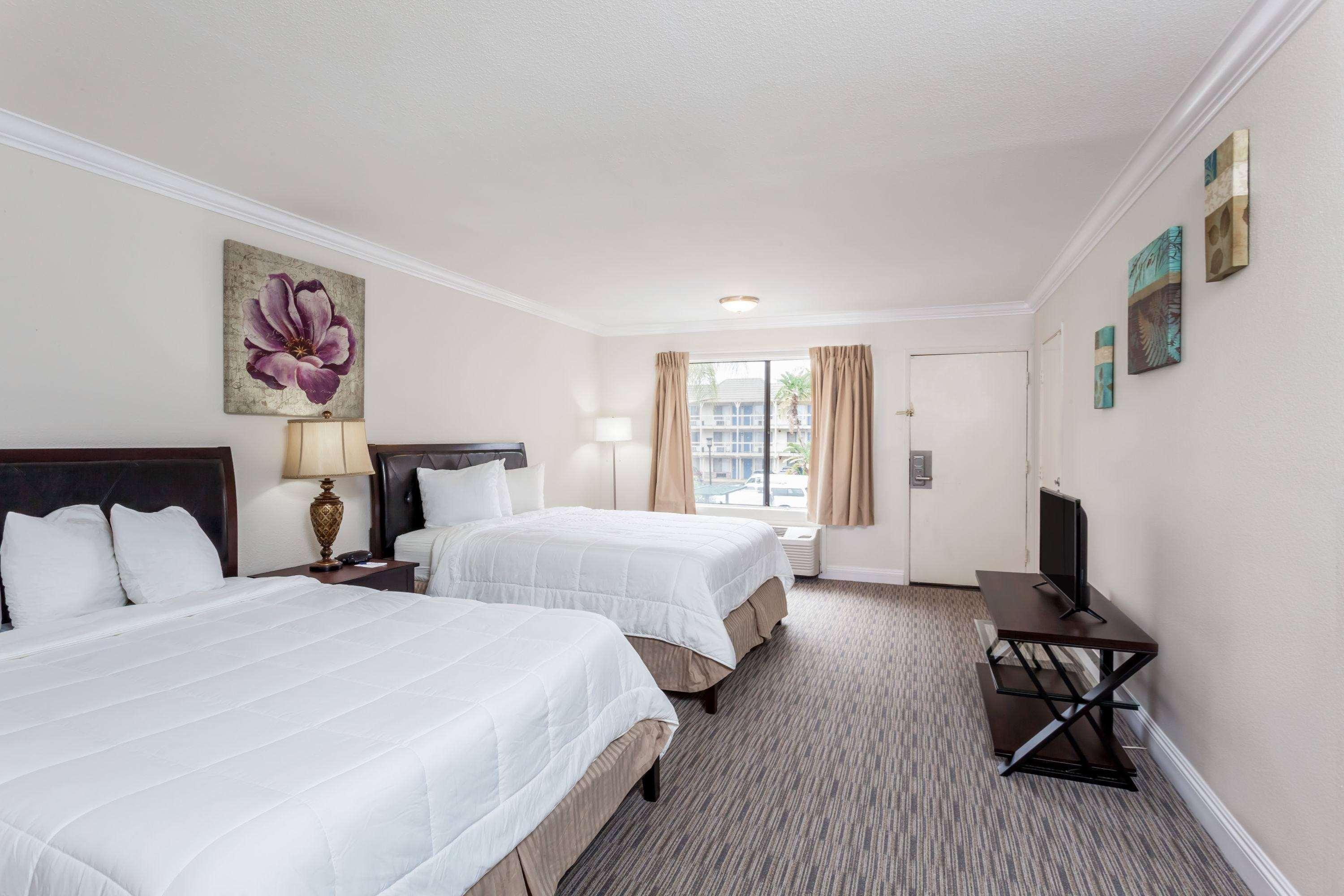 Отель Ramada By Wyndham Anaheim Convention Center Экстерьер фото