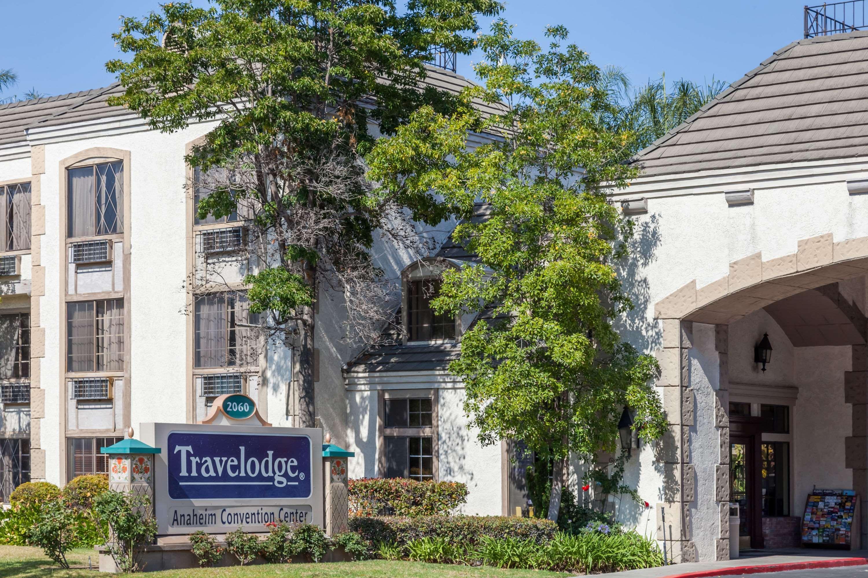 Отель Ramada By Wyndham Anaheim Convention Center Экстерьер фото