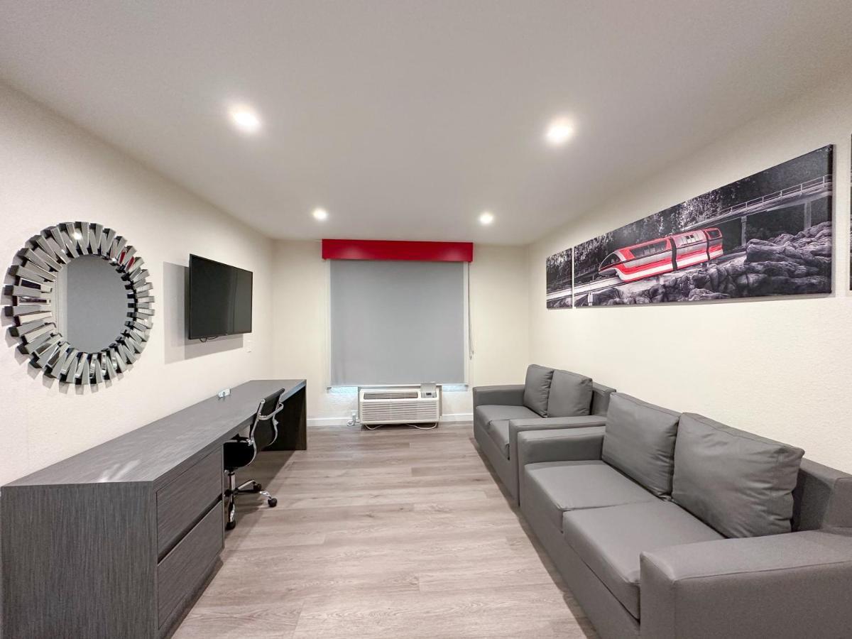 Отель Ramada By Wyndham Anaheim Convention Center Экстерьер фото