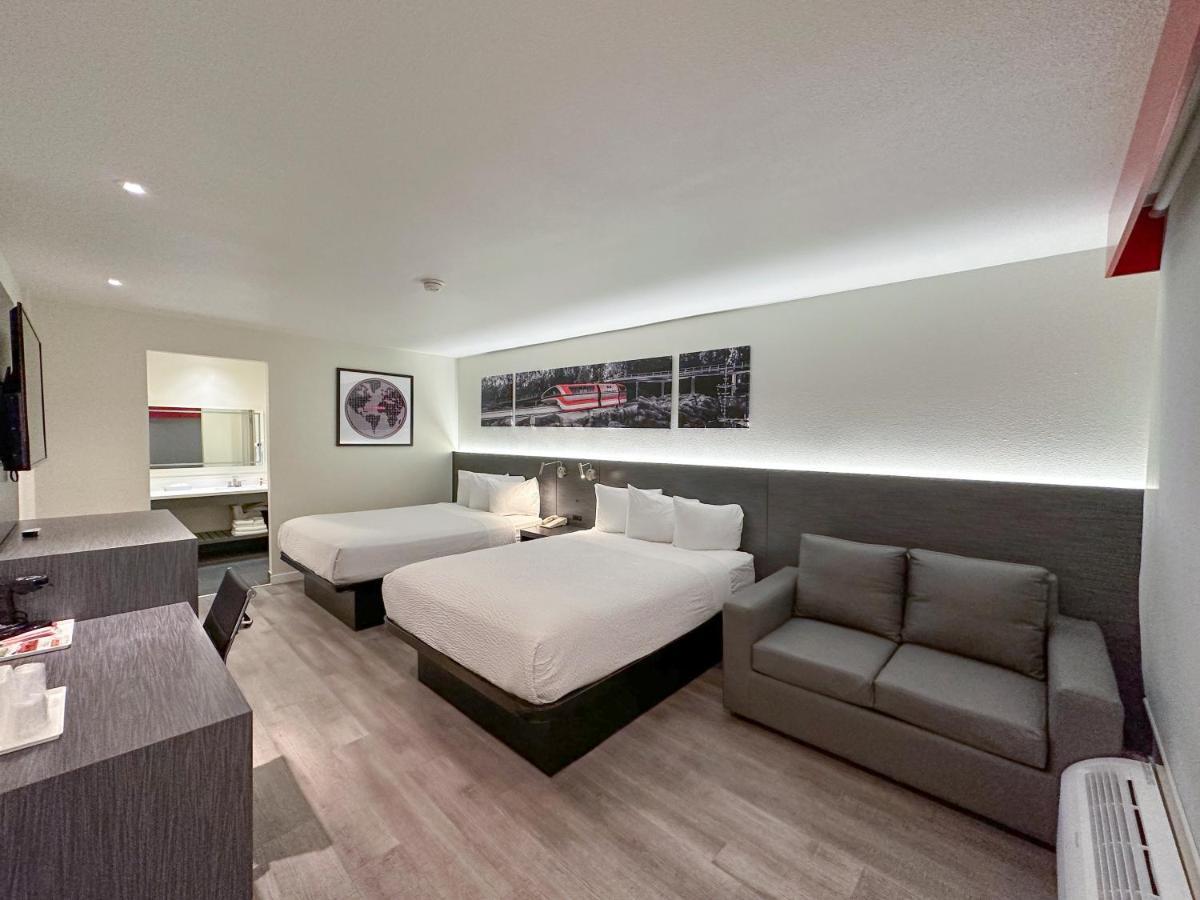 Отель Ramada By Wyndham Anaheim Convention Center Экстерьер фото