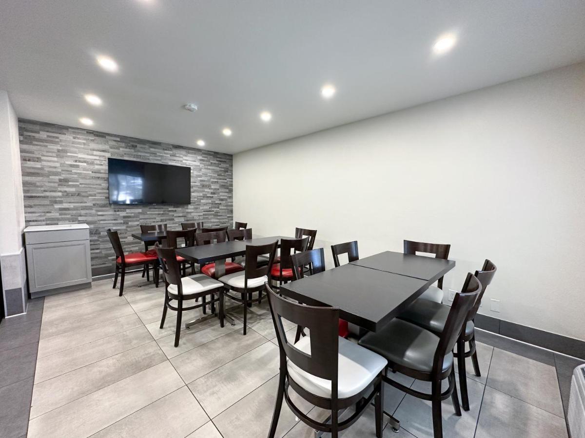 Отель Ramada By Wyndham Anaheim Convention Center Экстерьер фото