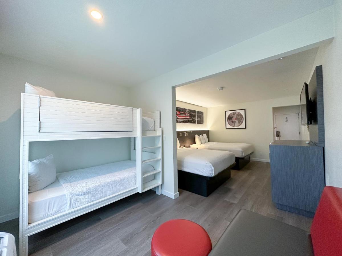 Отель Ramada By Wyndham Anaheim Convention Center Экстерьер фото