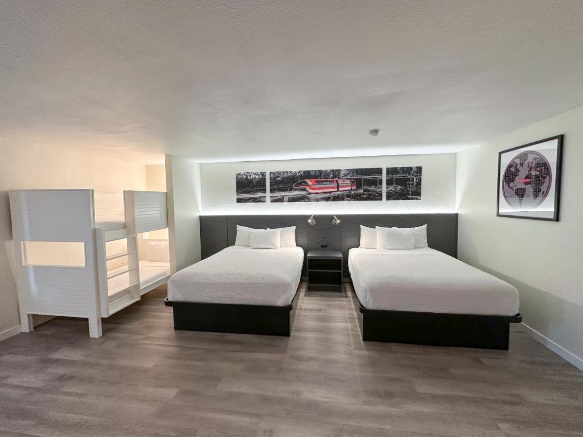Отель Ramada By Wyndham Anaheim Convention Center Экстерьер фото