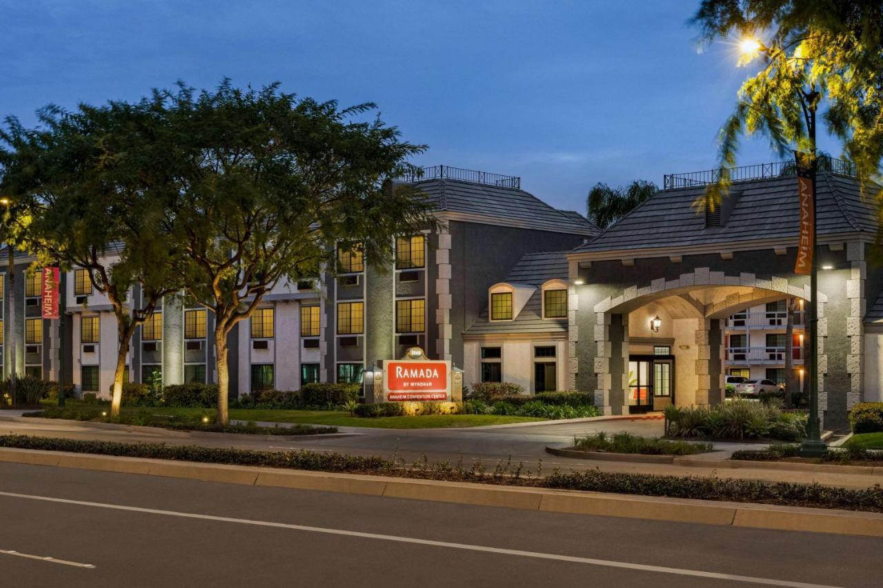 Отель Ramada By Wyndham Anaheim Convention Center Экстерьер фото