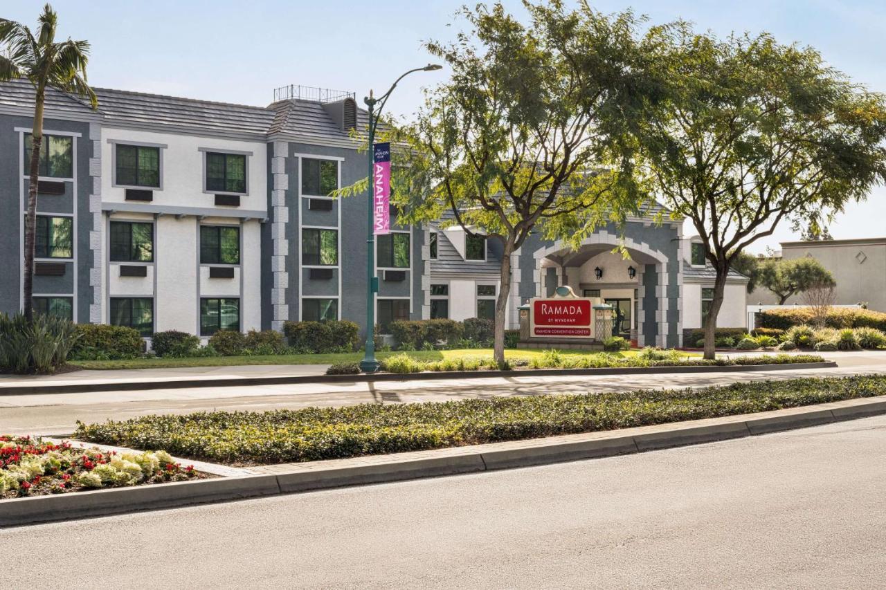 Отель Ramada By Wyndham Anaheim Convention Center Экстерьер фото