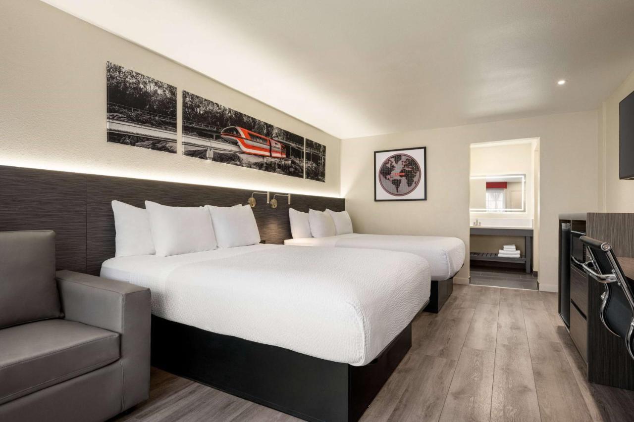 Отель Ramada By Wyndham Anaheim Convention Center Экстерьер фото
